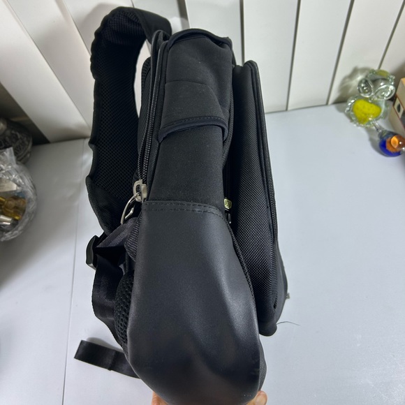 Ful Brooklyn 2-in -1 Ipad and Laptop Backpack,Black ,detachable ipad Case. - Picture 4 of 14